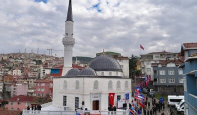 Yeniden inşa edilen Üsküdar Kıroğlu Cami ibadete açıldı