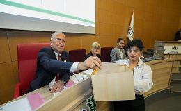 Gaziemir’de Ünal Işık yönetiminde ilk meclis