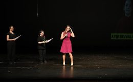 İstanbul Büyükşehir Belediyesi Şehir Tiyatroları “Bir De Bizden Seyredin” Kerem Yılmazer Sahnesi’nde seyirciyle buluştu