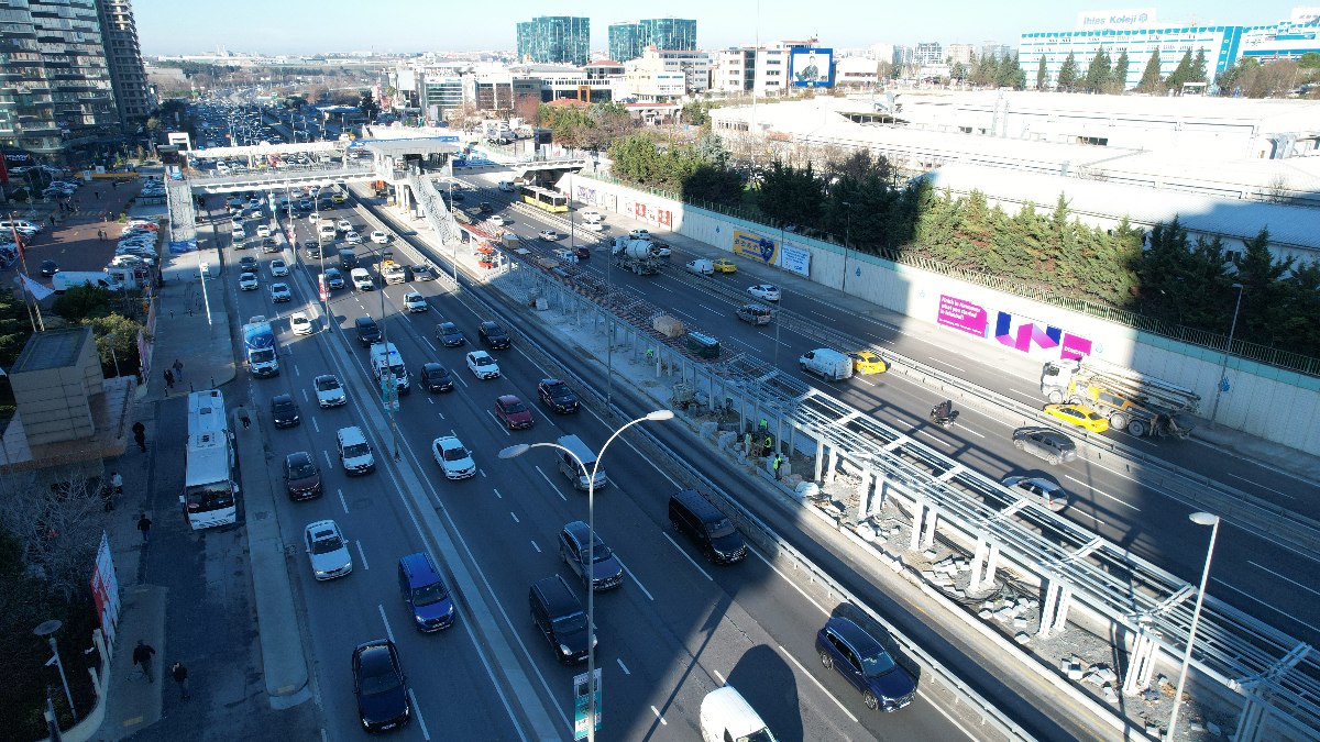 İstanbulunun ulaşım çilesi: Yenibosna istasyonu 6 ayda yapılamadı