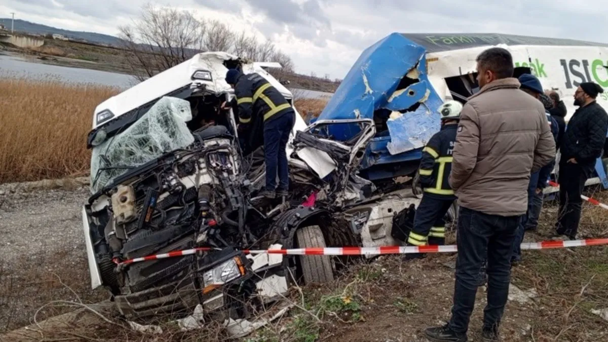 Samsun’da 2 TIR kafa kafaya çarpıştı: 1 ölü, 2 yaralı!