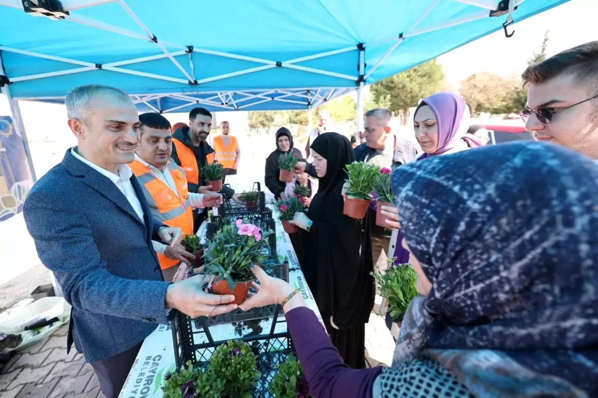 Çayırova Belediye Başkanı Bünyamin Çiftçi, Mezarlıkları Ziyaret Etti