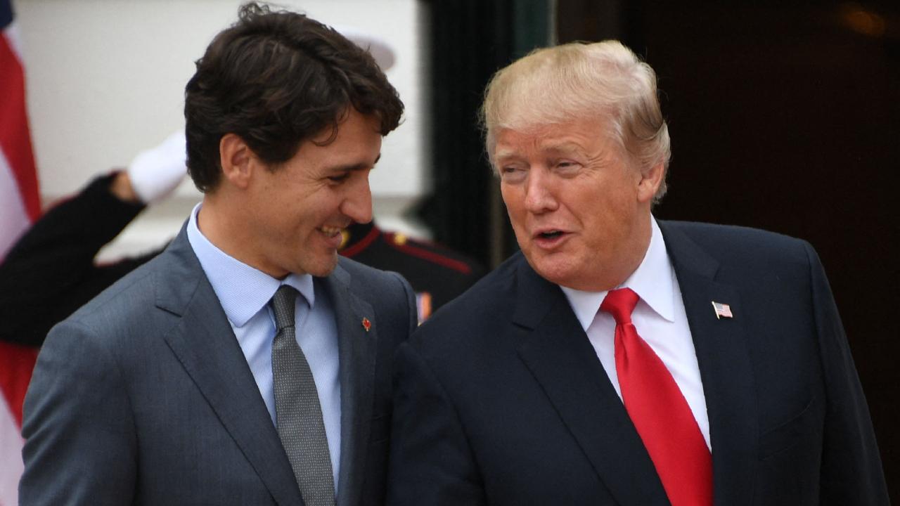 Trump, Trudeau’nun vergi anlaşmazlığı konusunu iktidarda kalmak için kullandığını iddia etti